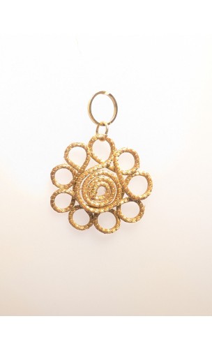 Capimix JOIE – Charm pendentif artisanal – Or végétal Capim dourado – 4,5×3,5 cm SLOWECO – 1U