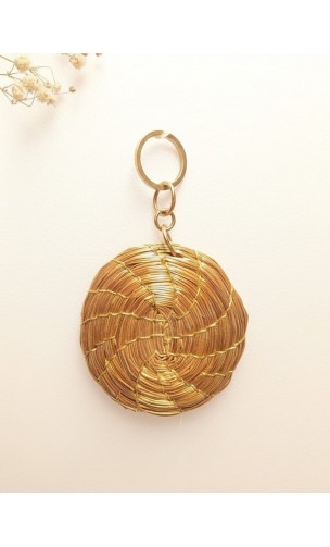 Capimix LIBERTE – Charm pendentif artisanal – Or végétal Capim dourado – 5×3 cm SLOWECO – 1U