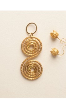 Capimix EQUILIBRE – Charm pendentif artisanal – Or végétal Capim dourado – 5×2 cm SLOWECO – 1U