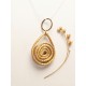Capimix ENCANTO - Charms Dije artesanal – Colgante Oro vegetal Capim dorado – 3×2 cm SLOWECO – 1U.