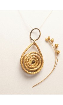 Capimix ENCANTO - Charms Dije artesanal – Colgante Oro vegetal Capim dorado – 3×2 cm SLOWECO – 1U.