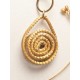 Capimix ENCANTO - Charms Dije artesanal – Colgante Oro vegetal Capim dorado – 3×2 cm SLOWECO – 1U.