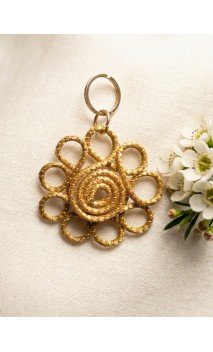 Capimix ALEGRIA - Charms Dije artesanal – Colgante Oro vegetal Capim dorado – 4,5×3,5 cm SLOWECO – 1U.